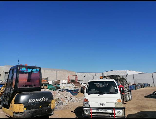 1,000M² WAREHOUSE FOR SALE IN RACING PARK